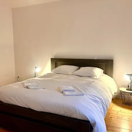 Hébergement de vacances Maison 3 Chambres, Deux Salles D'eau, Patio, Wifi En Centre-ville De