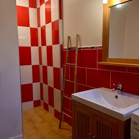 Maison 3 Chambres, Deux Salles D'eau, Patio, Wifi En Centre-ville De Feriehus