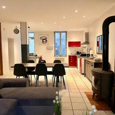 Maison 3 Chambres, Deux Salles D'eau, Patio, Wifi En Centre-ville De * Parthenay