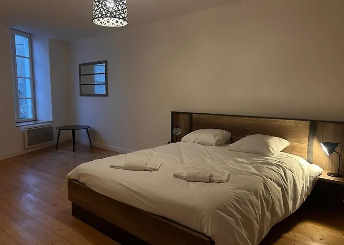 Maison 3 Chambres, Deux Salles D'eau, Patio, Wifi En Centre-ville De Parthenay