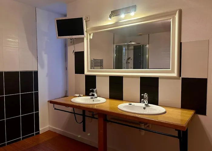 Holiday home Maison 3 Chambres, Deux Salles D'eau, Patio, Wifi En Centre-ville De