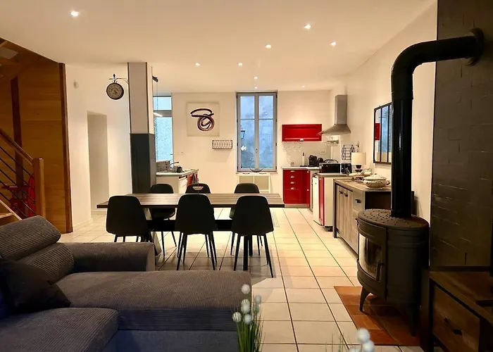 Maison 3 Chambres, Deux Salles D'eau, Patio, Wifi En Centre-ville De * Parthenay