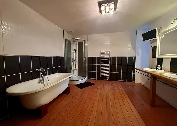 Maison 3 Chambres, Deux Salles D'eau, Patio, Wifi En Centre-ville De Holiday home Parthenay