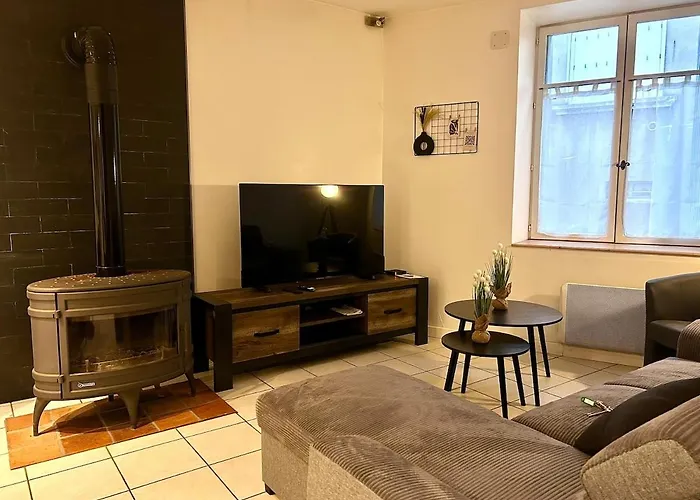 Maison 3 Chambres, Deux Salles D'eau, Patio, Wifi En Centre-ville De * Parthenay